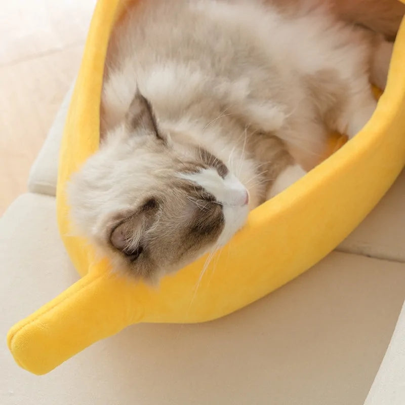 Cama de felpa para gatos Banana: escondite acogedor y seguro para mascotas