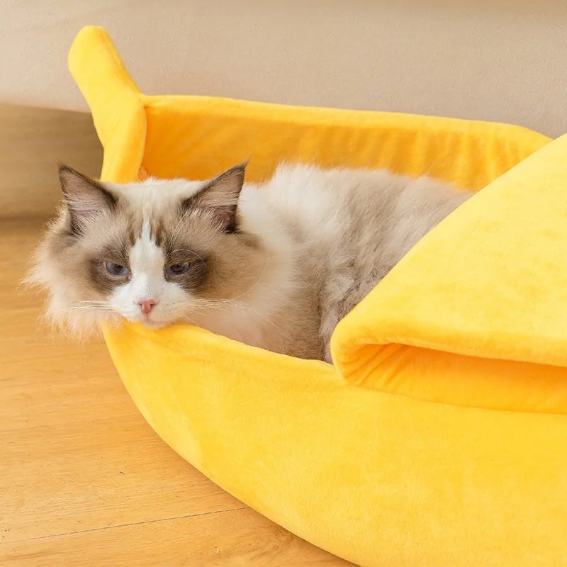 Cama de felpa para gatos Banana: escondite acogedor y seguro para mascotas